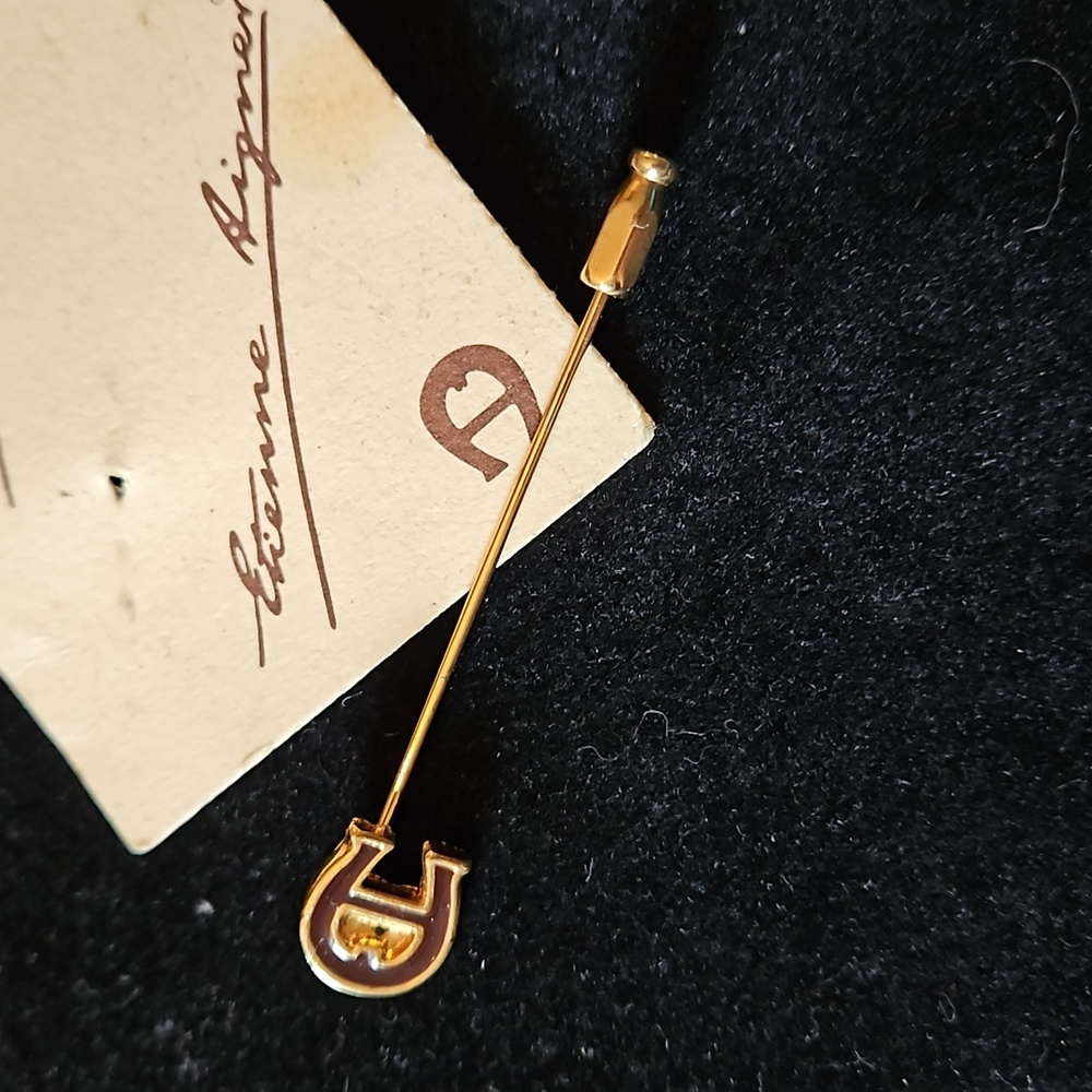 Etienne Aigner Pin